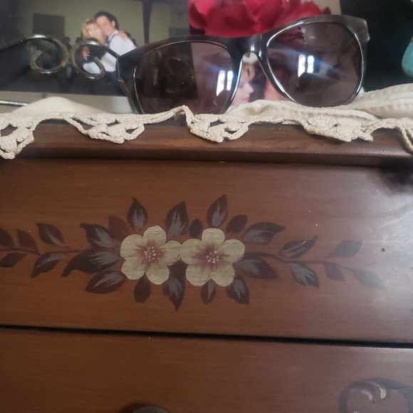 Salvatore Ferragamo Sunglasses - Picture 5 of 9